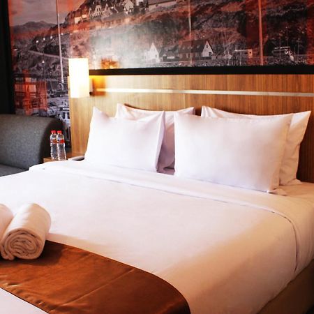 Bliss Soetta Hotel Семаранг Екстериор снимка