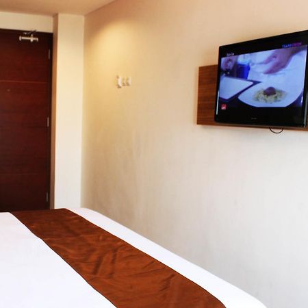 Bliss Soetta Hotel Семаранг Екстериор снимка